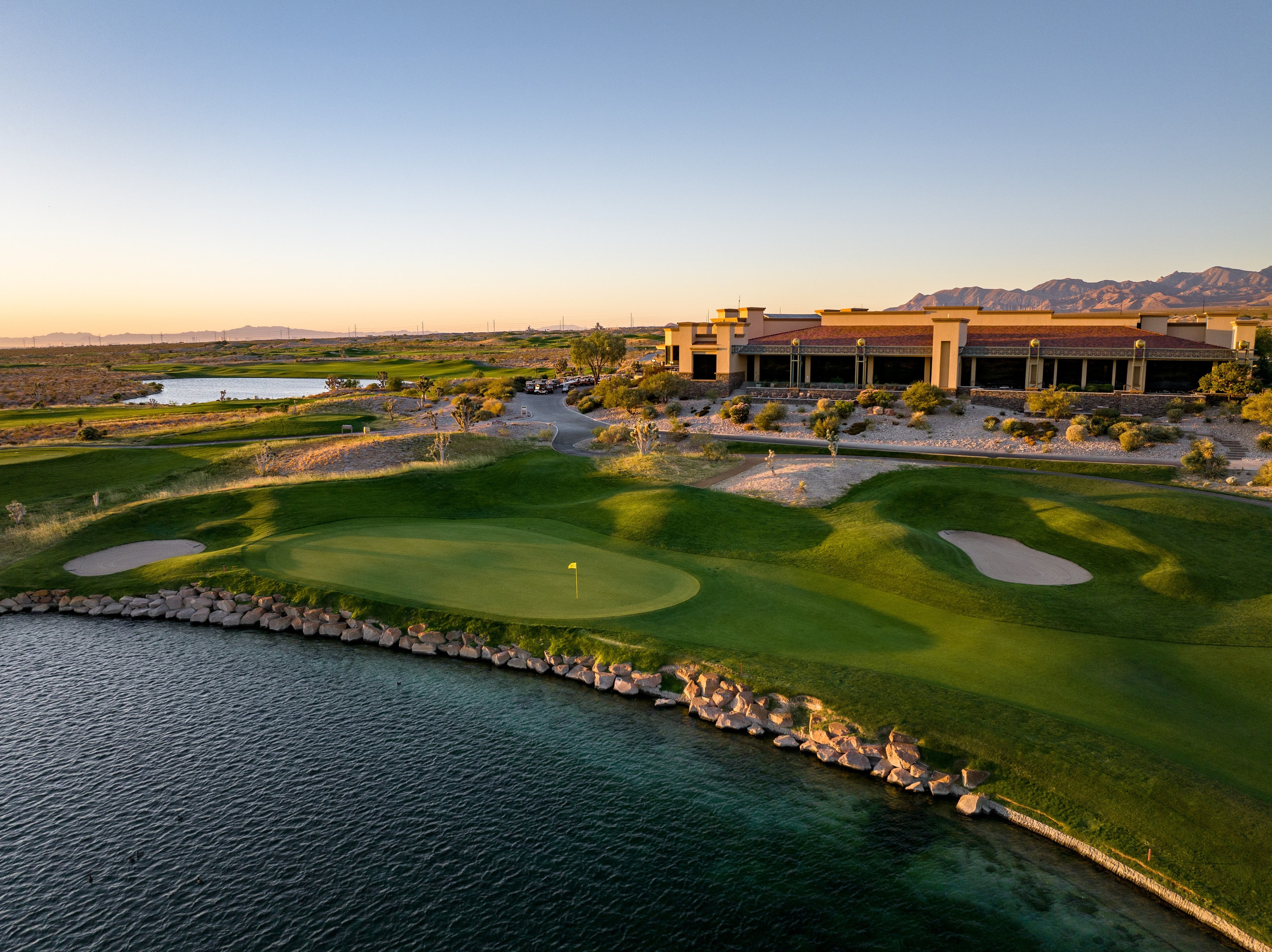 Las Vegas Paiute Golf Resort championship course with mountain backdrop
